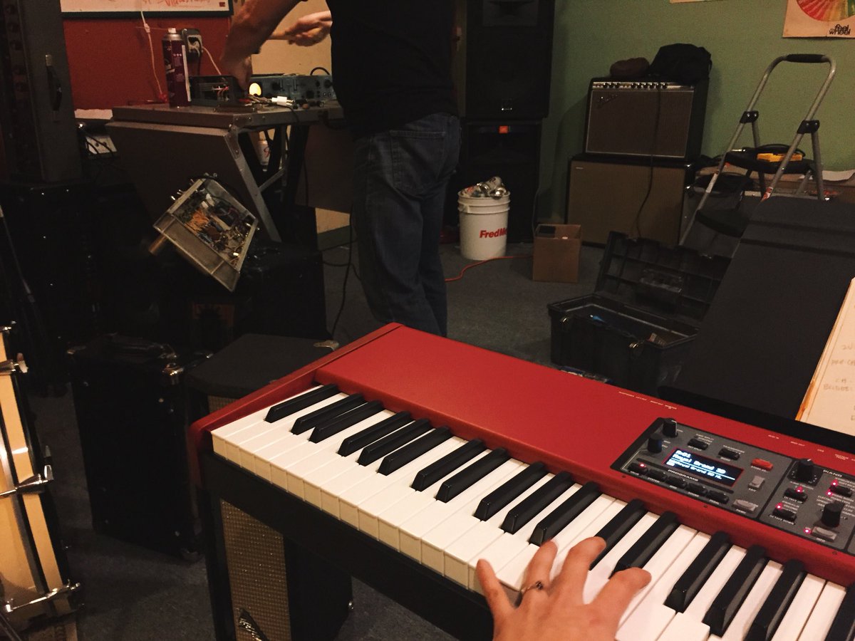 viciouspetals's tweet photo. Sometimes, you gotta multi-task. Taking care of #gearbabies 📻🛠 + arranging tunes 🎹 before our show this Thurs @tractortavern! https://t.co/3TtPRnWPFx