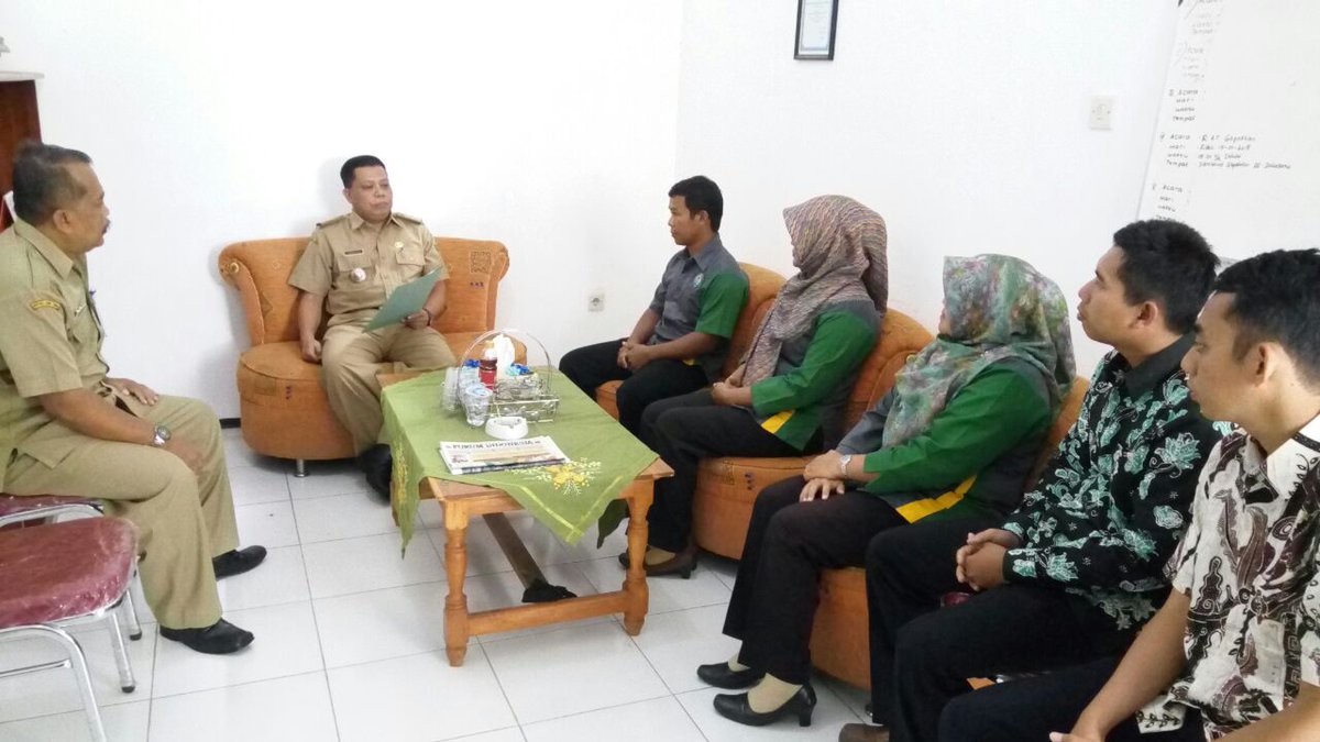 prabusuyanto's tweet photo. Koordinasi bersama bapak camat dan kasi pemberdayaan bersama PD dan PLD, kec. Donorojo
#BhaktiPendampingDesa
#ManfaatDanaDesa
#ProfJatim
@EkoSandjojo
@taufikmadjid71
@tppindonesia
@DewantoAndry
@P3MDPacitan https://t.co/KtLp72rR4f