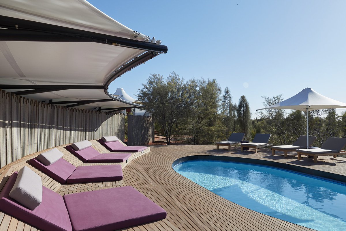 Longitude_131's tweet photo. OUTBACK • OASIS
You'll find us cooling off here.. with a self-serve bar, daybeds for the desert dwellers and a cooling mist in summer, It’s the ultimate place to kick back and relax!
#Longtiude131 #Uluru #NorthernTerritory #Australia #longitudelife #outback
#australianluxury https://t.co/n7q1GQERt9