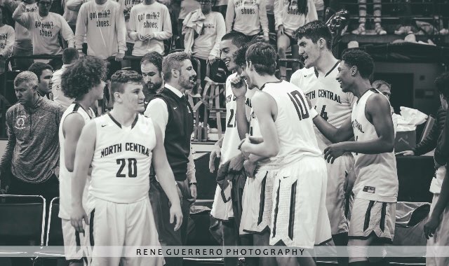 JaseWambold's tweet photo. Special night with a special group of seniors ๐ดโซ๏ธ๐ #GroovyShoes #RaiseTheBar https://t.co/o9S3MPPTN6