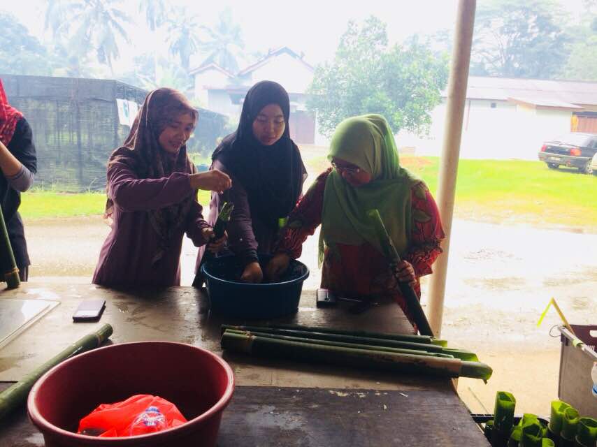 AgriLipis's tweet photo. Gotong Royong melemang dan jamuan perpisahan dua kakitangan yang bertukar.. https://t.co/7XYmRP4MAW