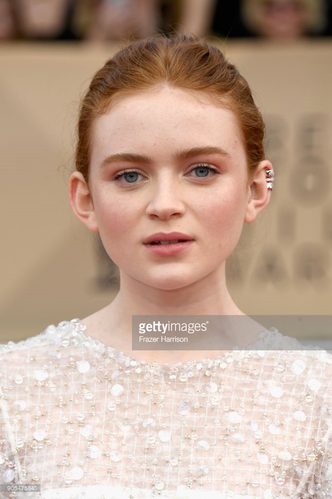 milidgrazer's tweet photo. mi fantasia es que sadie sink pueda subir al escenario con el cast y recibir un premio https://t.co/nt0TpbWK7b