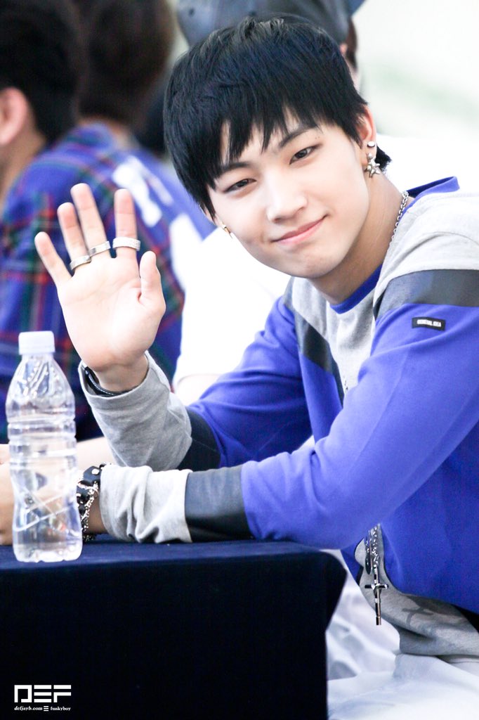 7DaYsXJJP's tweet photo. อายส์คอนแท็คที่บ้านเดฟได้จากพี่บีเสมอ ตั้งแต่วันนั้นจนถึงวันนี้ #def_jayb https://t.co/fLxoMbVG00