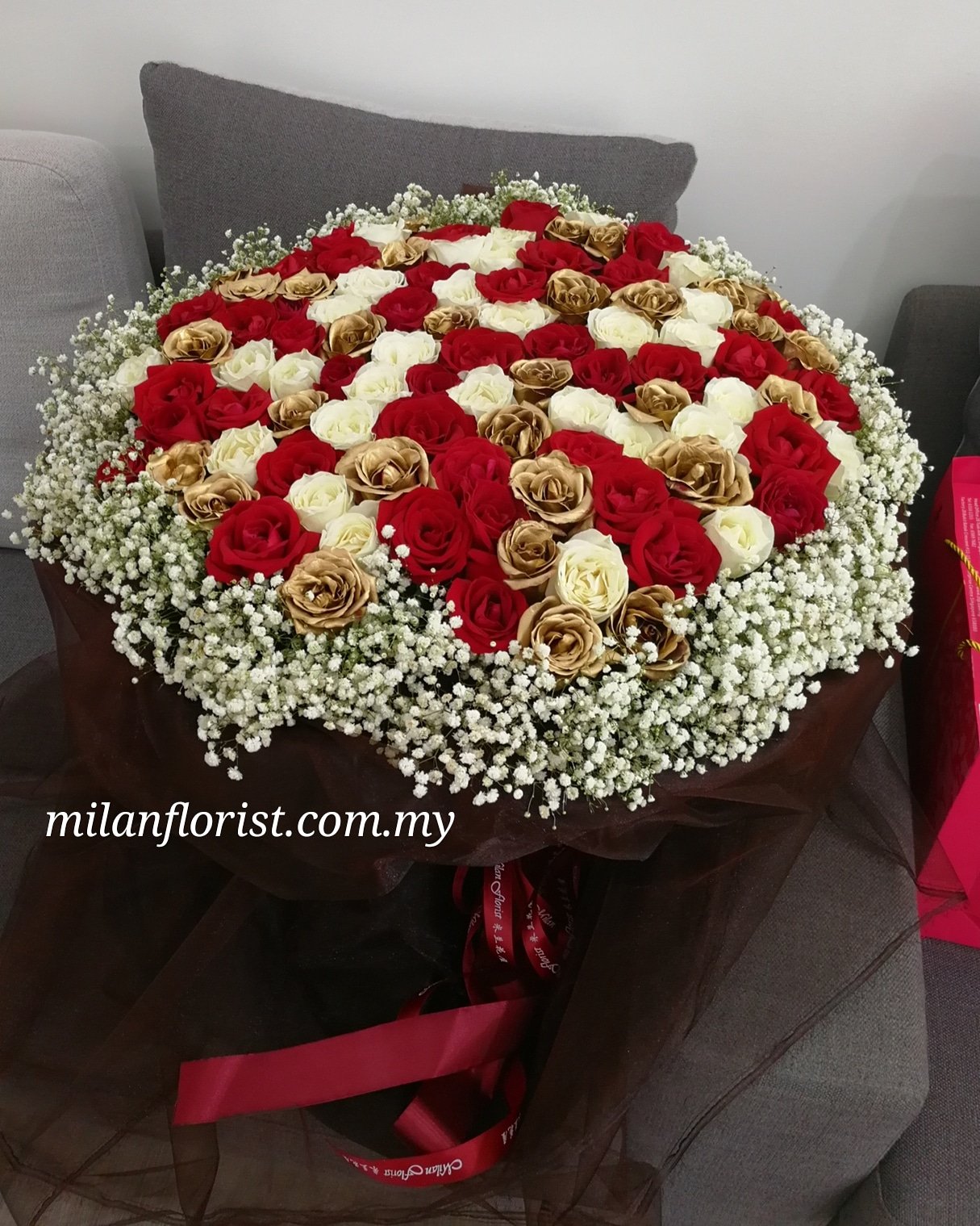 Milan Florist 今年情人节 Be My Valentine S 99roses 好大一束玫瑰花 金玫瑰 情人节花艺设计 已开放预订 情人节 Valentine S 每一份都是用心与诚意 米兰花屋