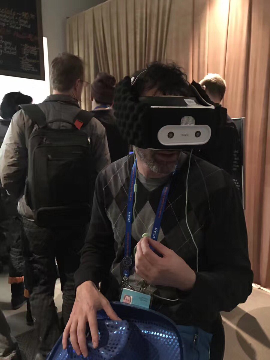 YueChengTech's tweet image. Our contribute to @sundancefest ; a demo experience of our upcoming HelloVRP #vrstandalone app featuring La Camila, by @JakWilmot  and YCT 😍