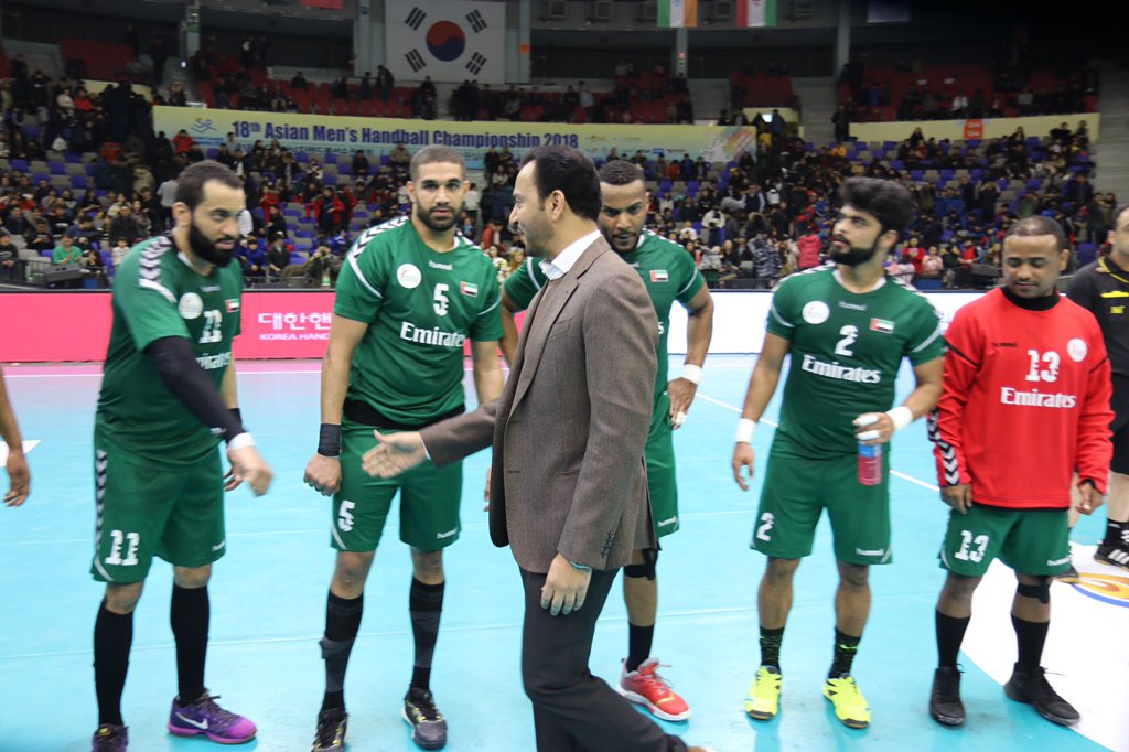 UAEEmbassyROK's tweet photo. H.E Abdulla Saif Alnuaimi &amp; diplomats attended the match between the UAE and ROK in the 18th Asian Men's Handball Championship held on 20th Jan, 2018 in Suwon.SK Group Chairman Chey Tae-won, the leader of the Korean Handball federation attended the game.#MoFAIC #HandballEM2018 https://t.co/MgjK8rDM8H