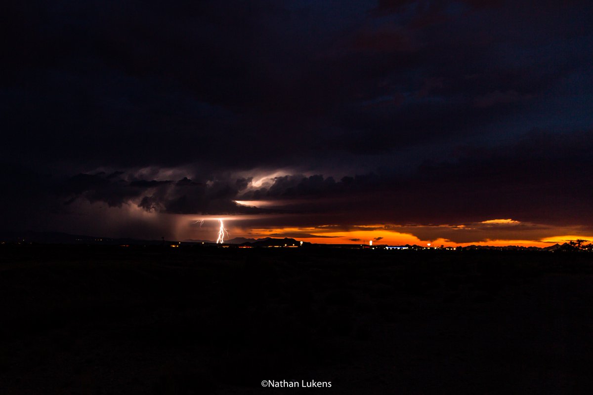 lukensphoto's tweet photo. "I've seen fire and I've seen rain"
#JamesTaylor

Took this about 2 1/2 years ago. We traded in my wife's #Kia for a #JeepRenagade and the financing fell through about 2 weeks later. After we got our car back, I found a memory card in the back with these photos.
#azwx #StormHour https://t.co/AmbALxMEvV