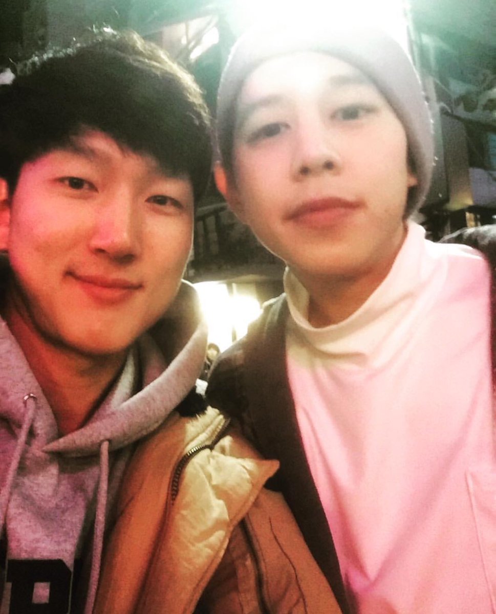 Taewoon_FR's tweet photo. [IG] 180108 Le producteur Bull$EyE a posté une photo avec Taewoon.

"Il est beau #rappeur #wootaewoon" https://t.co/JbFTOoIFwL