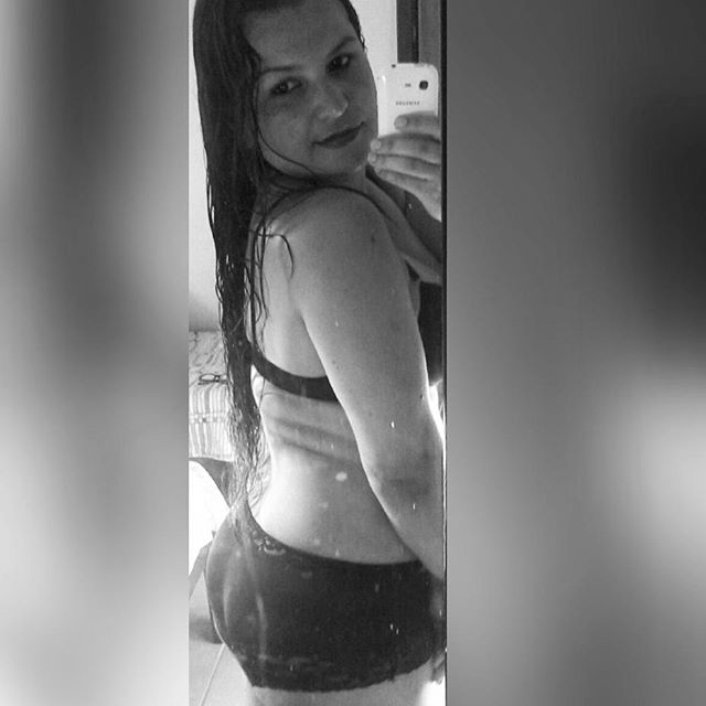 Blessed_1975's tweet photo. VC é linda assim...
O seu peso não te define , o seu caráter sim. 
Seja feliz com o corpo que vc tem.
A vida é muito curta para se preocupar com os padrões de blz  que a sociedade hipócrita impõe. https://t.co/1oiGk7ycyB