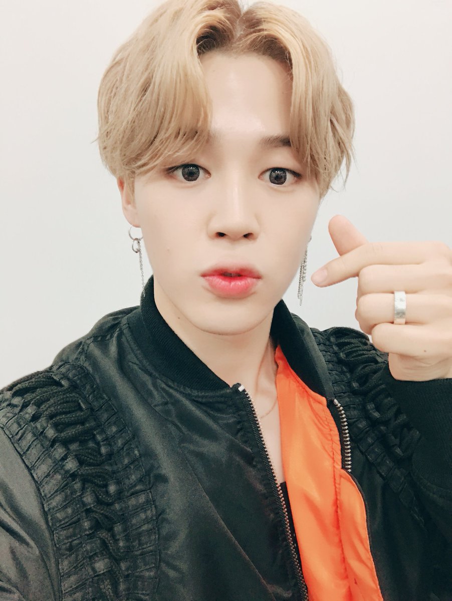 wangcoco97's tweet photo. 지민이 도 감기조심하세요~ 
보고싶네용…😢😢
#지민 #방탄소년단 https://t.co/DwEfFafBTq