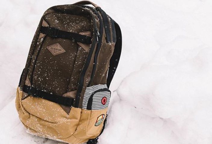 При този сняг няма как да не ви се докара, грабвайте раницата DakineTeam Mission bit.ly/2mYRl30 , напълнете я със всичко необходимо и газ към пистата