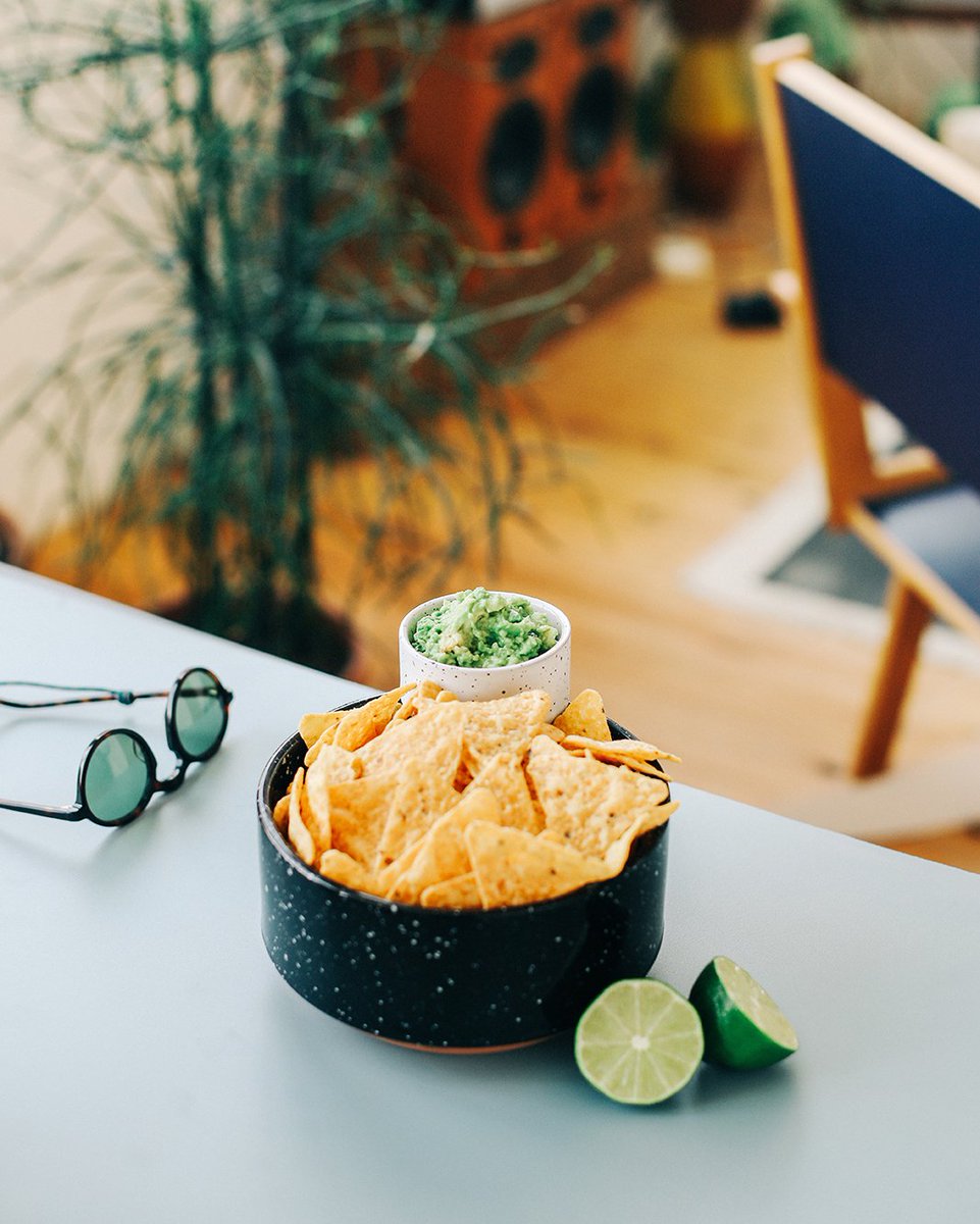 DOIYdesign's tweet photo. If you like your snacks as much as we do, you'll be needing something nice to put them in! These ceramic #eclipse bowls are perfect for all you crisps and dip lovers #doiy #design #snacks #servingbowl #homewares #interiors #foodiesonly #crisps https://t.co/zuNNDS5kUa