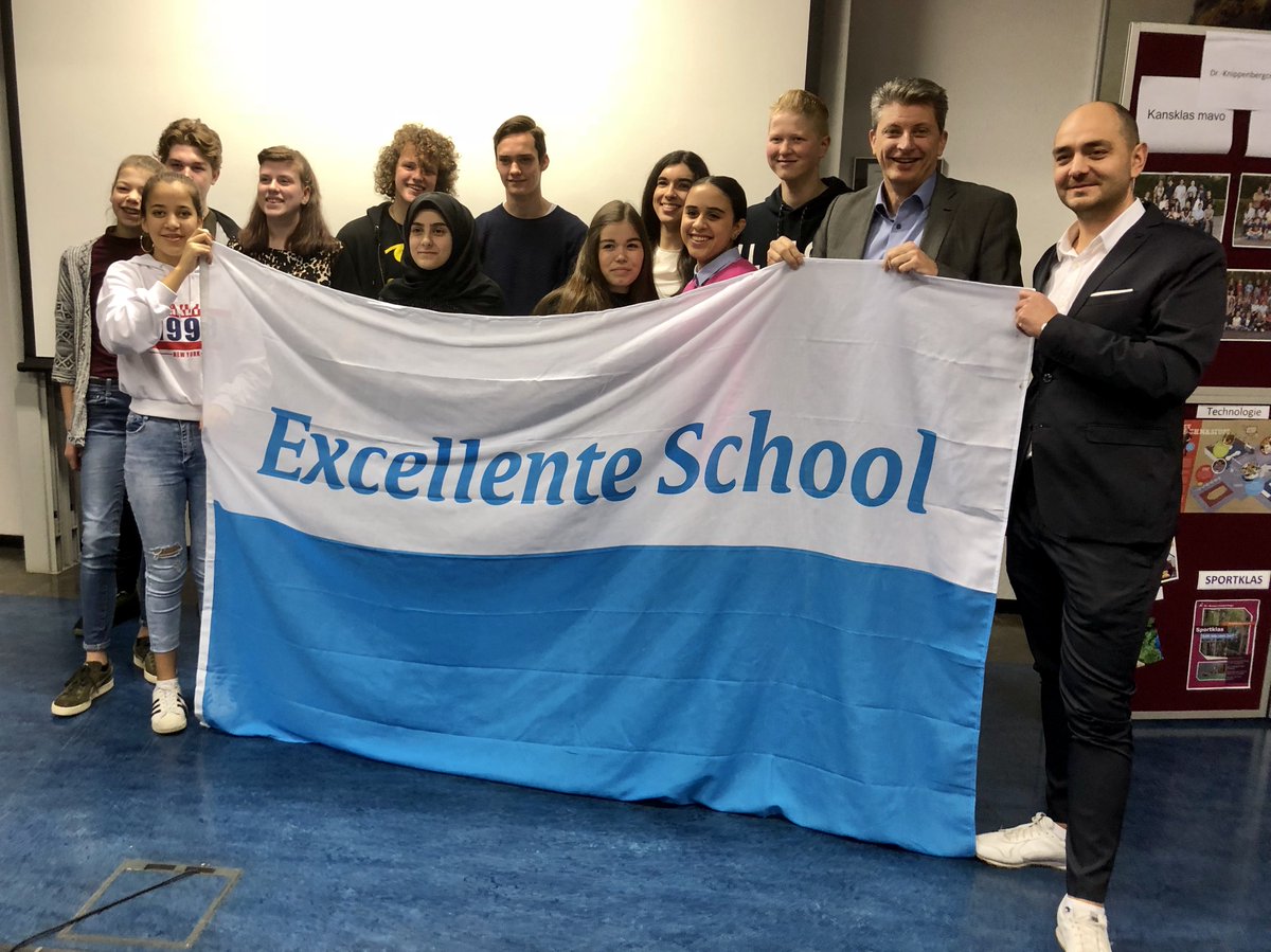 drknippenberg's tweet photo. De mavo-afdeling van het Dr.-Knippenbergcollege is onderscheiden als #excellenteschool! Wat een historische dag voor het team en de leerlingen. Een bekroning! #helmond
 https://t.co/krgIk5tnhD https://t.co/LVDxyMPRGI