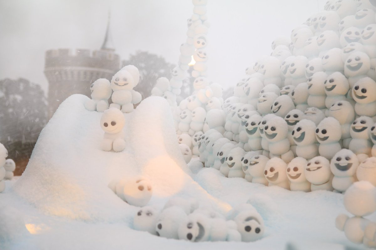18年1月22日 雪の東京ディズニーランド ディズニーシー アナと雪の女王 のフローズンファンタジーパレードが リアルな降雪に負けて中止になった回も Togetter
