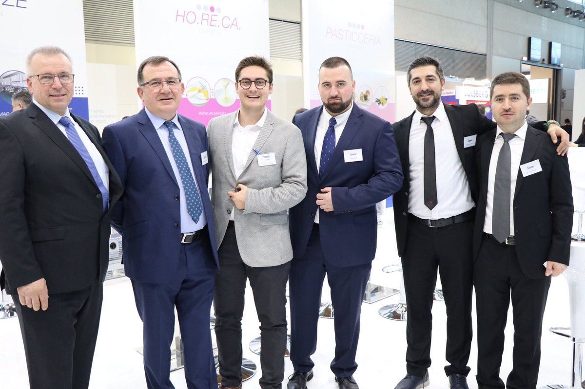 valmar_tr's tweet photo. @SigepRimini Fuarı’nda Türkiye ekibi olarak misafirlerimizi Valmar ürünleri hakkında bilgilendiriyoruz.
#valmar #turkey #team #sigep2018 #rimini #italy https://t.co/LEy7VCCJV1