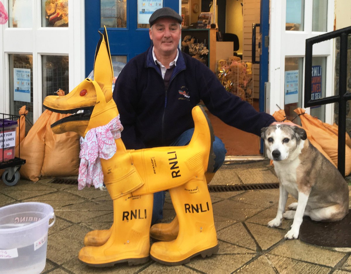midweekherald's tweet photo. Lyme lifeboatman Garry has made a dog out of the crew's old wellie boots. 
Read about it here:
https://t.co/2stsmiquVd https://t.co/LoG0Cmc2b7