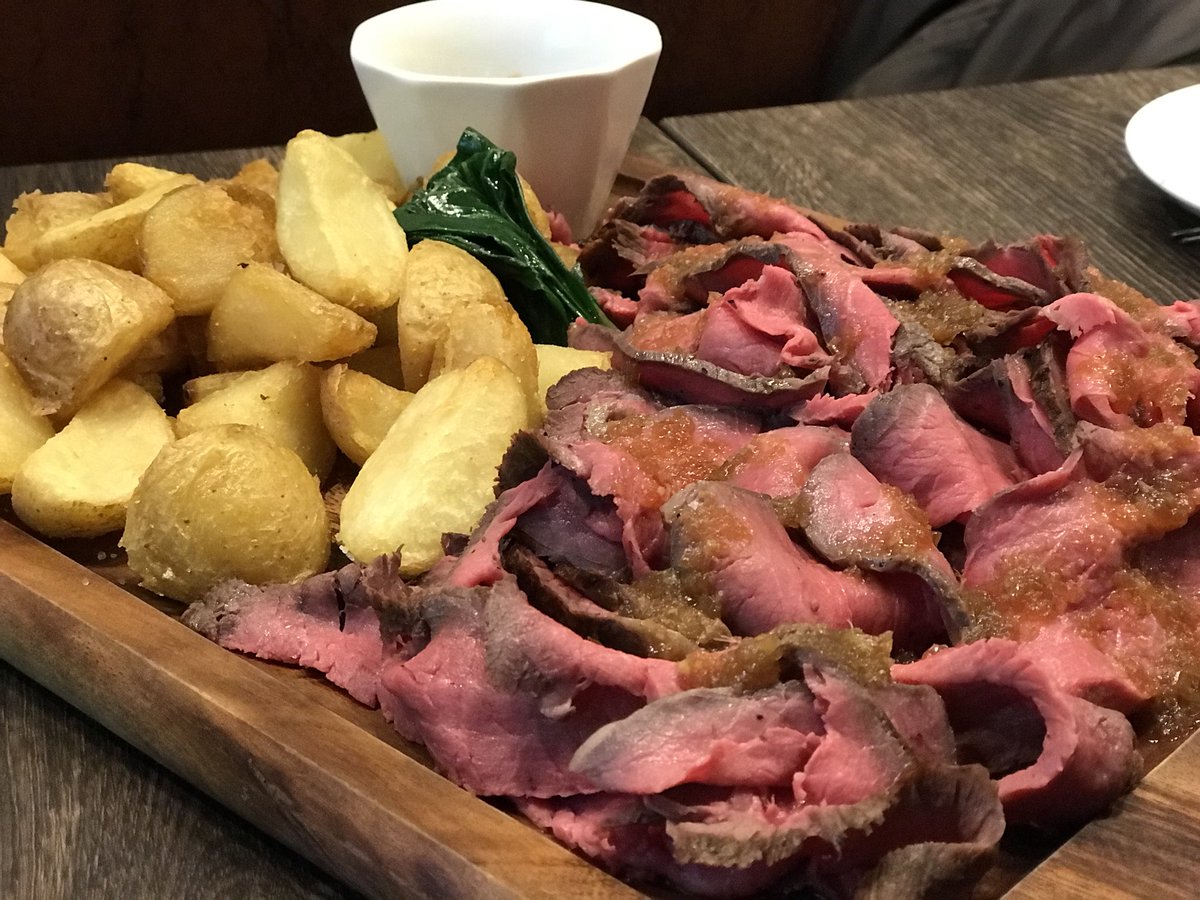 新宿で帰宅難民になって、「もう朝かえるううううう」って方は、エロうま野菜のカンビーフに来てくださいな。朝5時までやってます！自分に言ってくださればサービスします！！