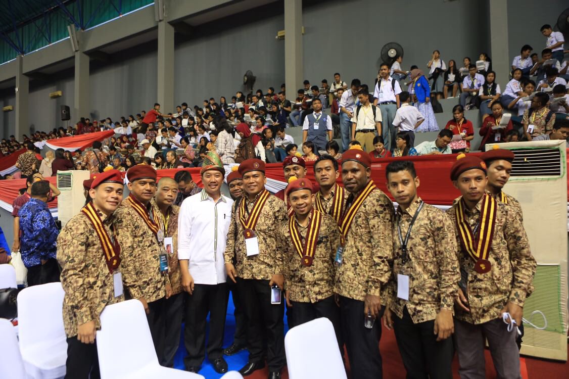 imam_nahrawi's tweet photo. Mendampingi Bapak Presiden @jokowi meresmikan Kongres Nasional XXX Perhimpunan Mahasiswa Katolik Republik Indonesia di Jakabaring,Palembang. PMKRI hrs mjd garda terdepan yang setia mengawal Pancasila dan tdk hanya menanamkan semboyan NKRI harga mati tetapi NKRI sehidup semati.-IN https://t.co/yCStgV4s3z