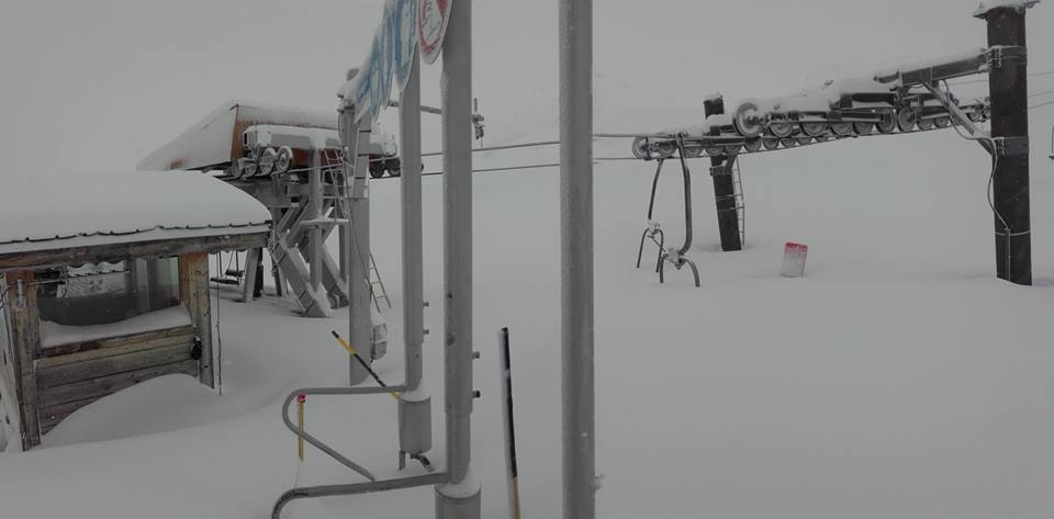 FLAINESki's tweet photo. #flaine  heu ..... vous comprenez pourquoi on ne peut pas tout ouvrir ce matin .... #grandmassif #oujaimismapelle now you understand why we don't open all the lift this morning #peuf #attentiondemainmatin #cacestflaine https://t.co/XzJExJIlKa