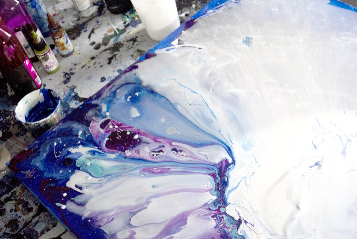 KHOpticians's tweet photo. Marilyn's studio is based at @FlonyxCreative in Knapp Road, #Cheltenham, where a community of #artists from various disciplines are based. If you are interested in discussing a commission with Marilyn, she would be happy to welcome you to her #studio https://t.co/UbSKmG6uv9
