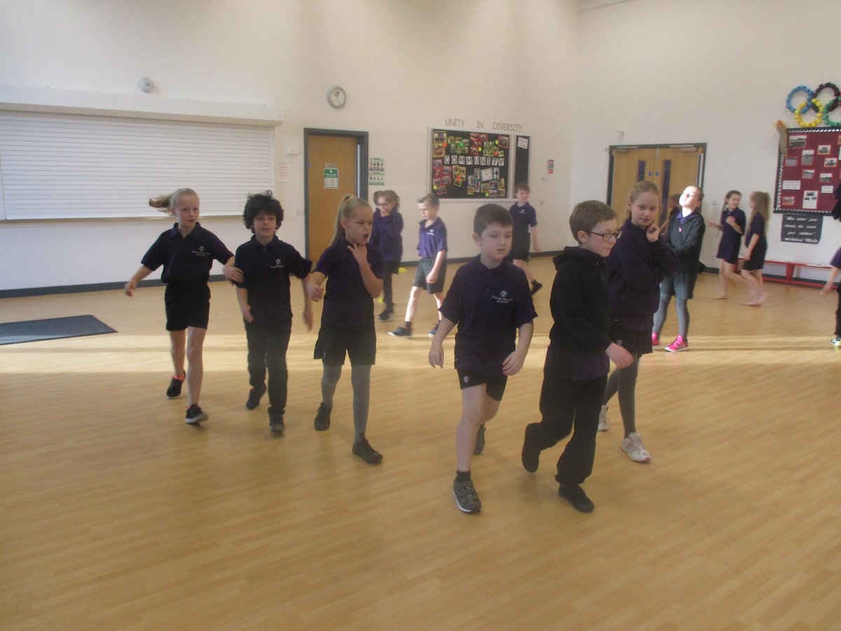 BeaconAcad's tweet photo. Y4 have been learning about our heart rate with Mr Parker @JBSportCoaching. We walked, jogged then ran and our heart rate went up for each activity. We will try to do the 30 min a day challenge! #activebursts #heartrate #fitness https://t.co/yiZ13dKLzO