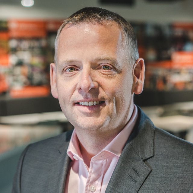 MarkHomer01's tweet photo. @DaveHartProfit highlights the 2 major drivers for #servitisation. What are 'smart' companies doing to reshape #FSM? https://t.co/39wmkt7l8B https://t.co/ulyvdLfgwy