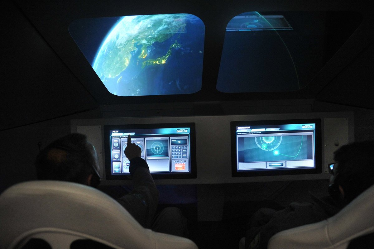 andoyaspaceedu's tweet photo. Vi kommer til #YouExplore 7. februar i Bergen og vil vise deg hva Andøya Space Center holder på med. Det blir også direktesending fra Romskipet Aurora! Vi gleder oss til å treffe alle ungdommene og lærerne der! :-) https://t.co/cGOJpI4ORf