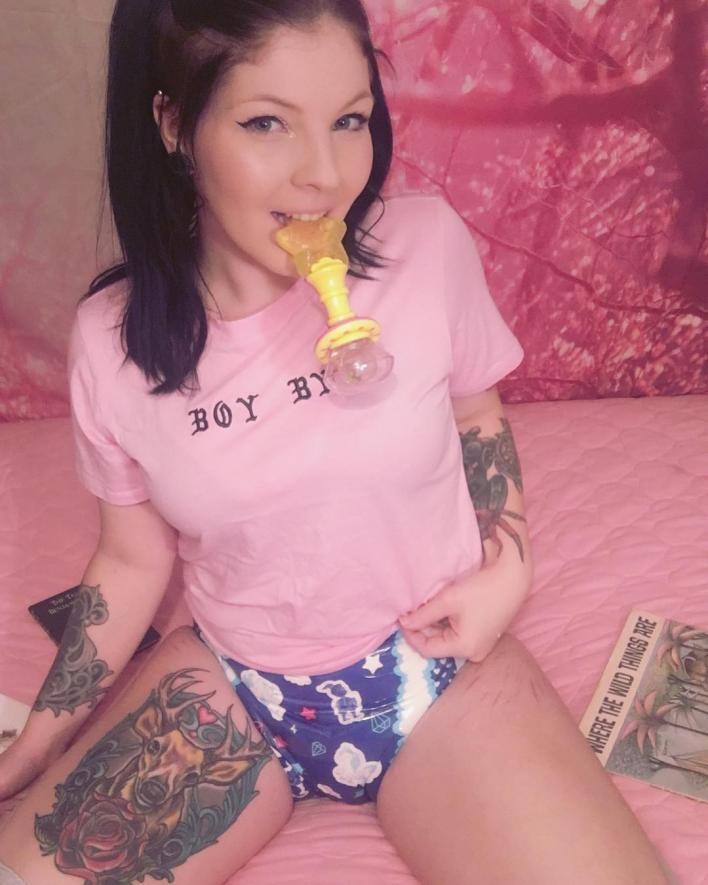 supaberni's tweet photo. Baby Buttercup #ABDL https://t.co/gQX0zgpGjq https://t.co/C59mWs6SVw