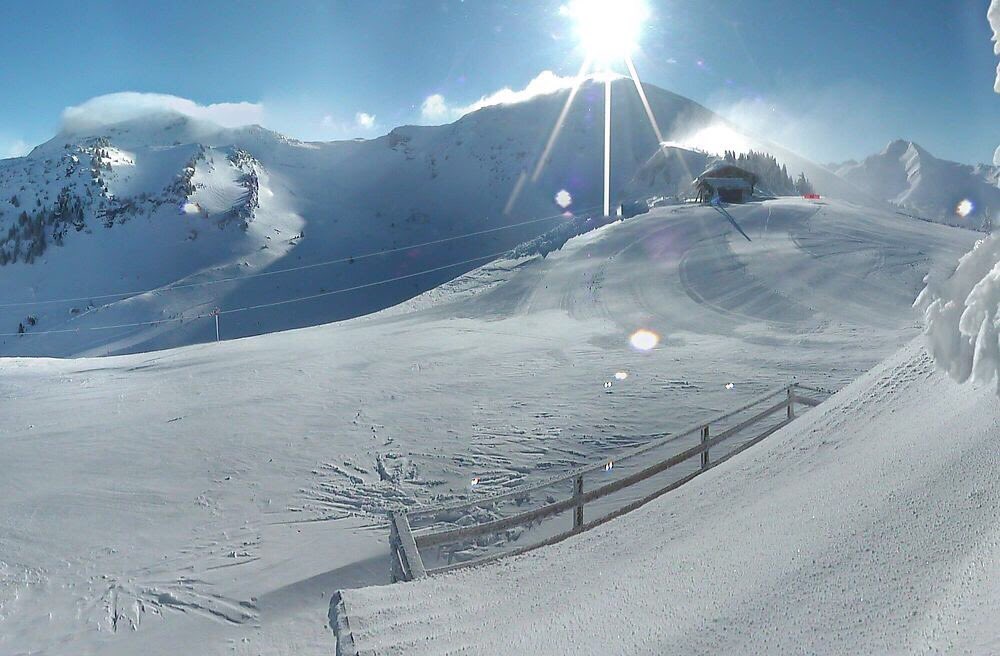 LesPdSNL's tweet image. From Tuesday you can expect every day live photo and video reports from us on the slopes of #portesdusoleil. Conditions, weather and more... Stay tuned!!! @otchampery @Morgins_Suisse @ChatelWeb @lesgetsnews
@WintersportLive @newsdidj @Alpenweerman @Chatel_Officiel @Ski_Press