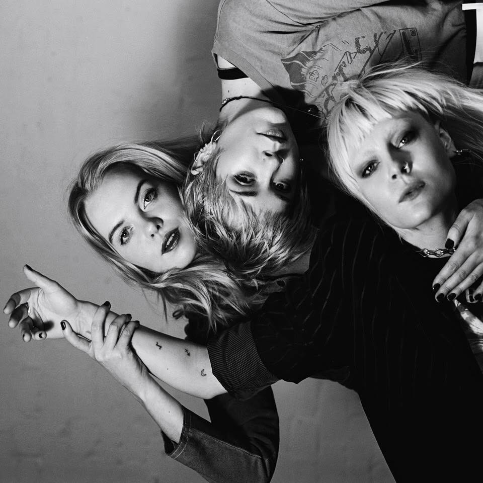 amazingradio's tweet photo. Our #albumoftheweek this week goes to #TipsFor2017 alumni the AWESOME @DreamWifeMusic.
Hear their debut album 'Dream Wife' in full and uninterrupted Friday at 2pm.
https://t.co/A5ZC5TzzGb https://t.co/mVOZNeZtKQ
