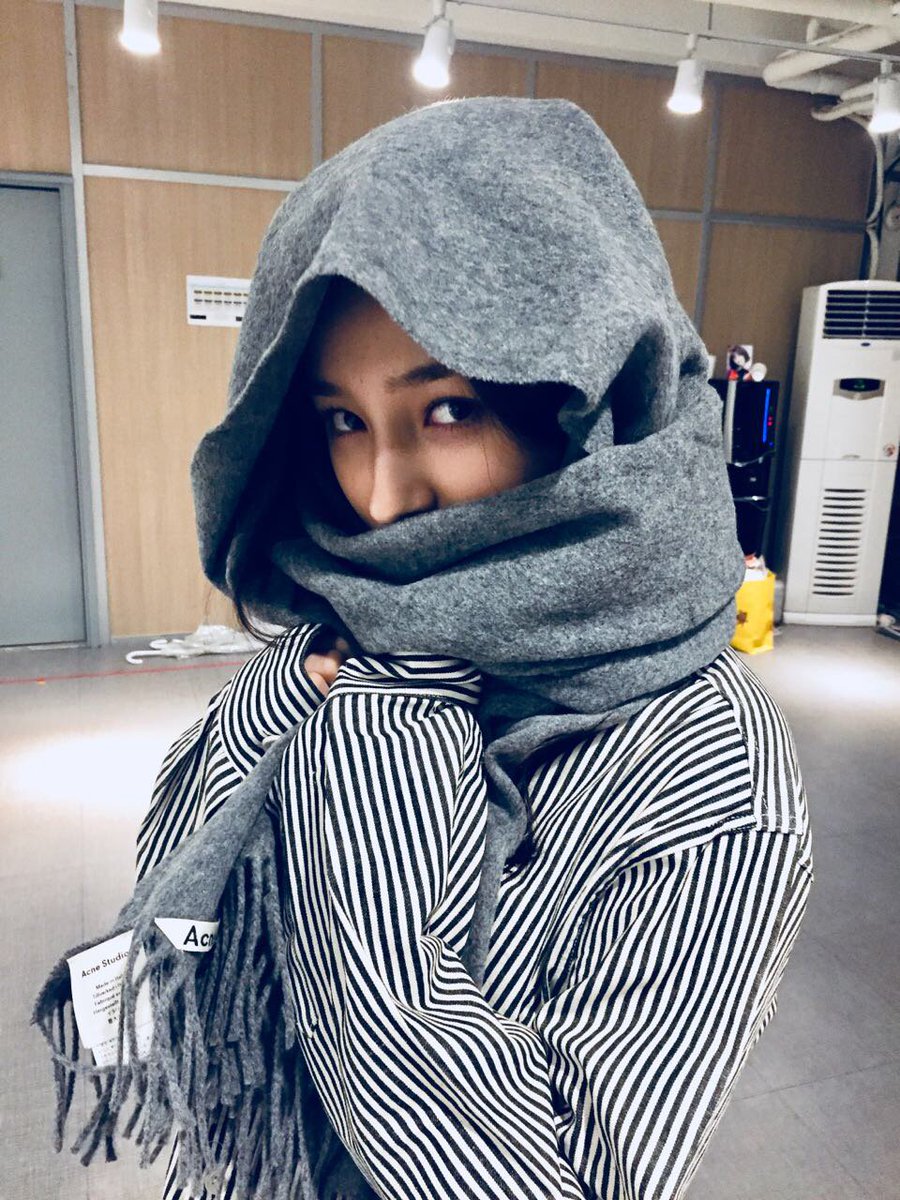 MMLD_Official's tweet photo. [#내니] 오늘 비 내리다가 눈 내리다가 힝☹️ 밖에 추우니까 따뜻하게 입고 다녀영☺️☺️

It’s raining than snowing!! Guys stay warm!!☺️☺️ https://t.co/y2Dvmts6dj