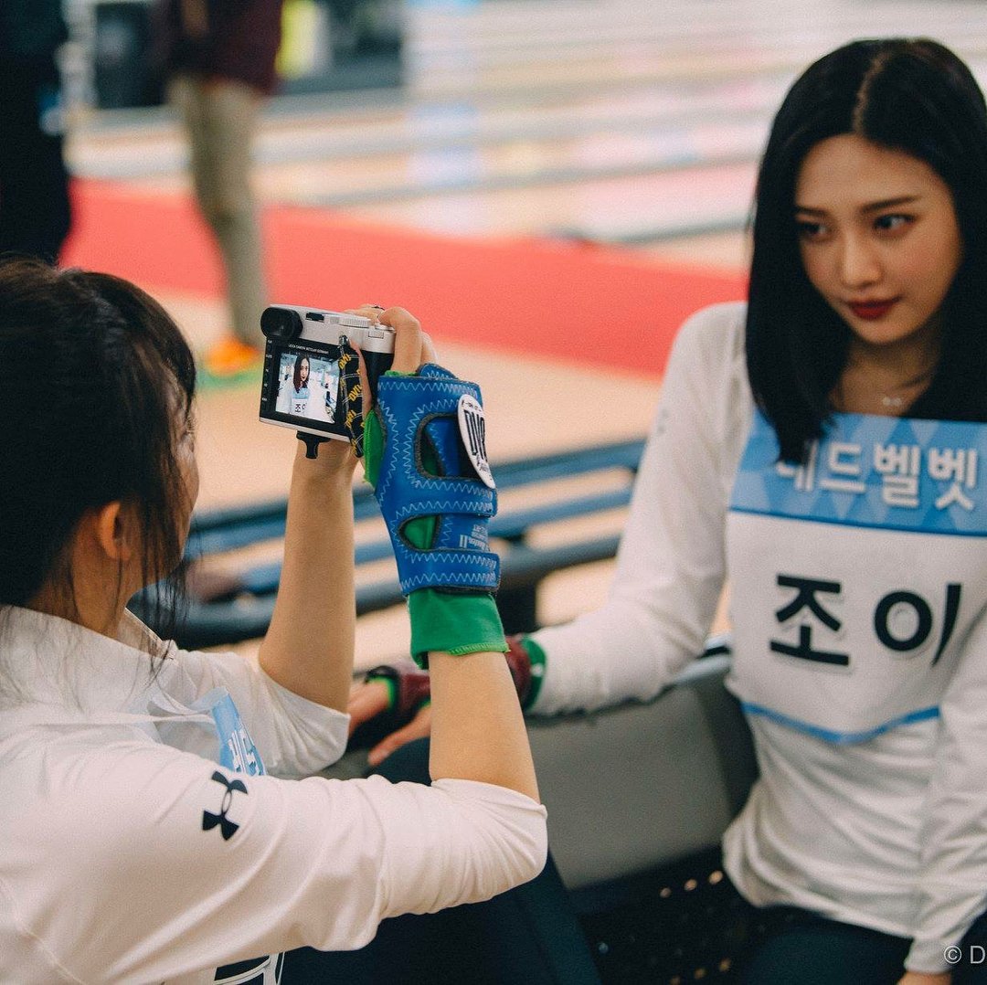 Joy0urs's tweet photo. @krouseulgi Unnie, can you take a picture for me? 📸 https://t.co/XJMzB77YCP
