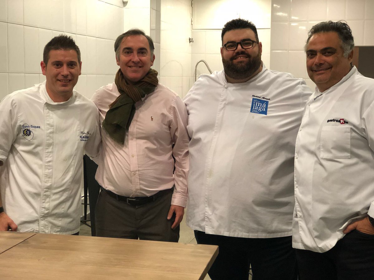 etruf_'s tweet image. #Impresionante curso de @matteomanzato en la #KocinaGastrolab de @RichardATopChef y @Jordichef23 con #trufa de @etruf_ ¡Nos vemos en @SalonHyT @GastroMkg  !