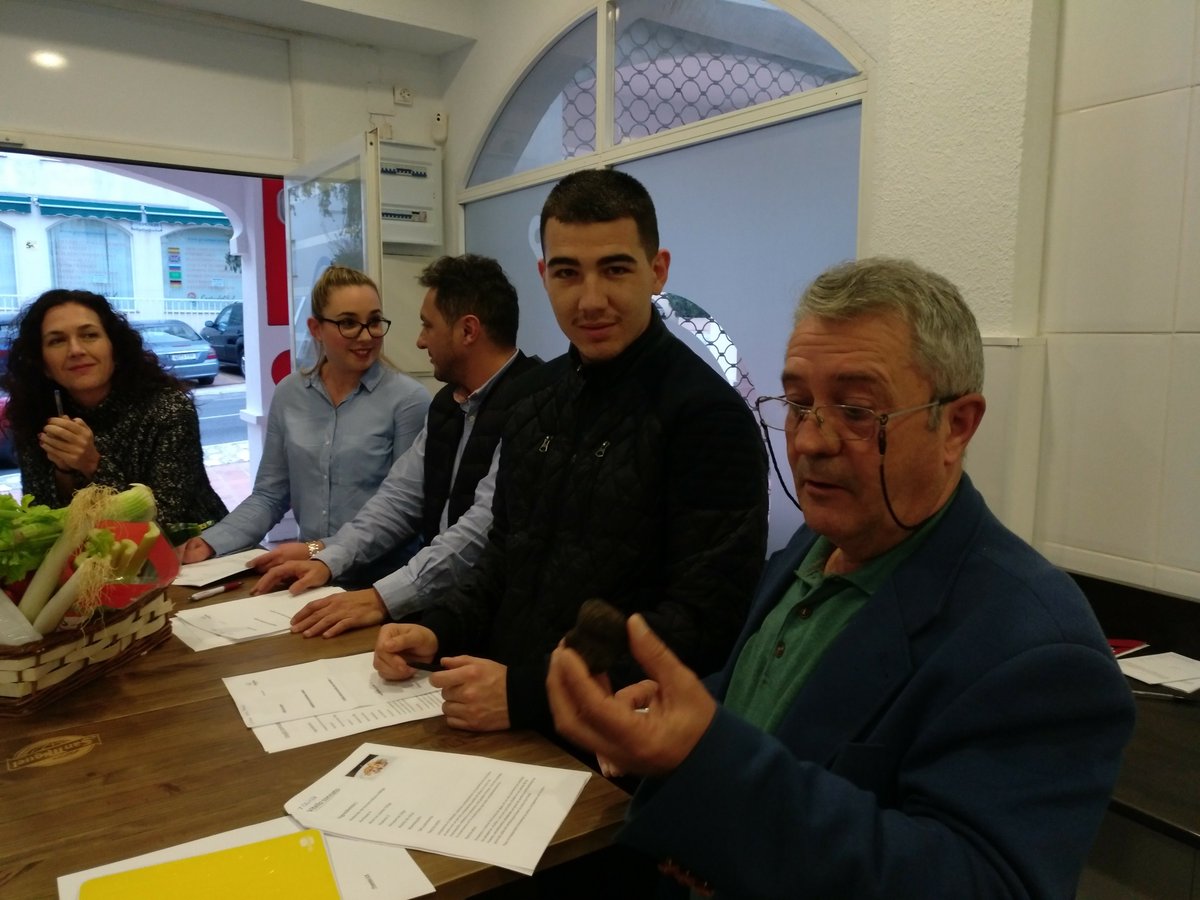 etruf_'s tweet image. #Impresionante curso de @matteomanzato en la #KocinaGastrolab de @RichardATopChef y @Jordichef23 con #trufa de @etruf_ ¡Nos vemos en @SalonHyT @GastroMkg  !