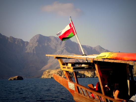 من مدحاء ودباء الى كمزار وليما وام الغنم الى خور نجد وشم الى خصب المجد وبخاء التاريخ حتى جبل حارم سيد الجبال بشموخه ستبقى مسندم العمانية 
🇴🇲ترفرف بعمانيتها عاليا بكل عزة وشموخ وهي تحرص #مضيق_هرمز بوابة الخليج العربي بحكمة مسقط وقائدها الملهم #قابوس
#مسندم_في_خارطة_سلطنة_عمان