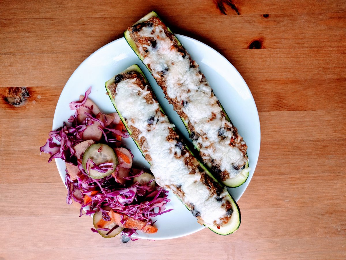 vegancook101's tweet photo. Quinoa and black beans stuffed Zucchini https://t.co/23C1jdjjZq #vegan https://t.co/GLDQUdEMbL