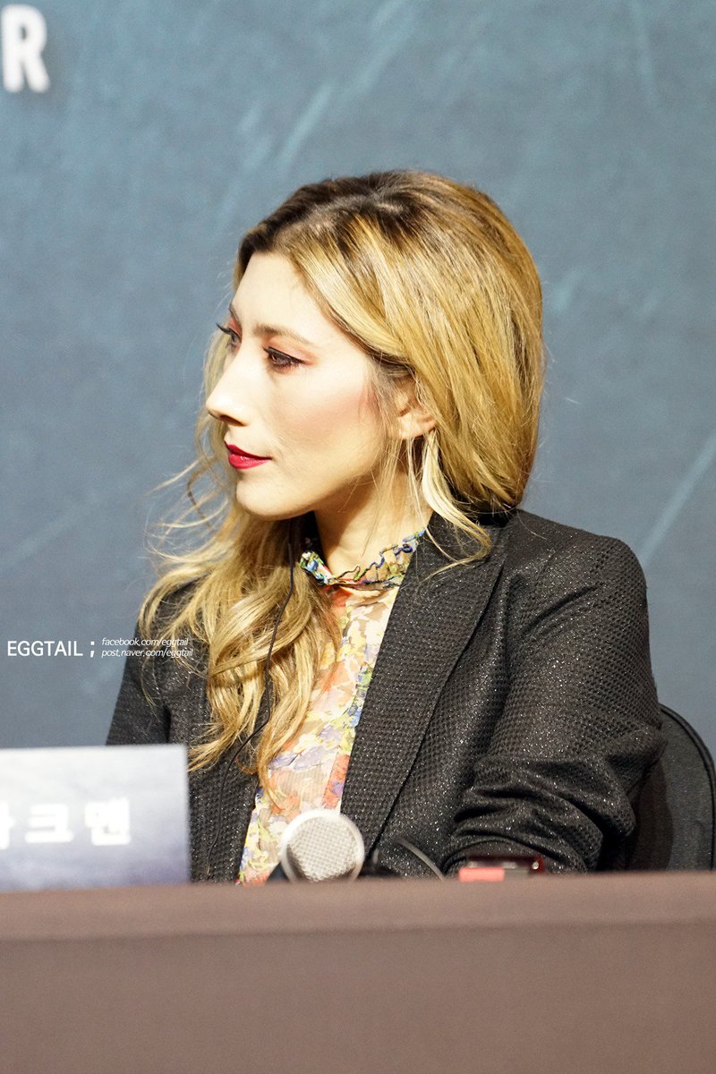 '얼터드 카본' 오르테가 역 마사 히가레다, 릴린 역 디첸 라크맨. 두 배우 모두 아름답고 매력적이에요! 😍😍😍😍Translate post