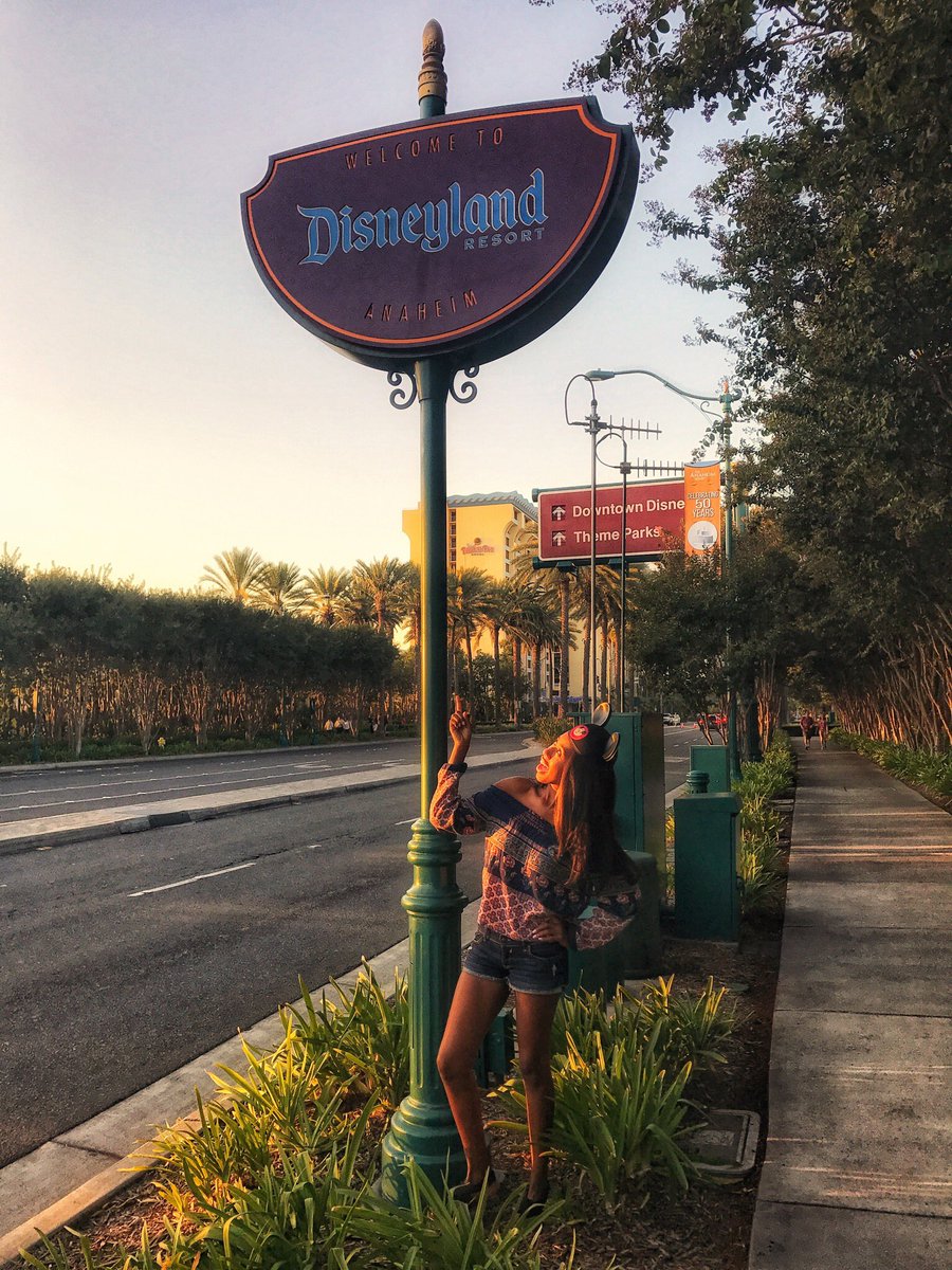 LiaJamerson's tweet photo. I couldn’t think of a better way to kick off #NAIAS than at #Disneyland! Link to my full #EclecticChic #blog post is in the bio!
#anaheim #california #disney #adventure #autoshowlife #autoshow #innoutburger #shavedice #anaheimpackingdistrict #travel #worldtraveler #blogger https://t.co/VDhsJicOvp