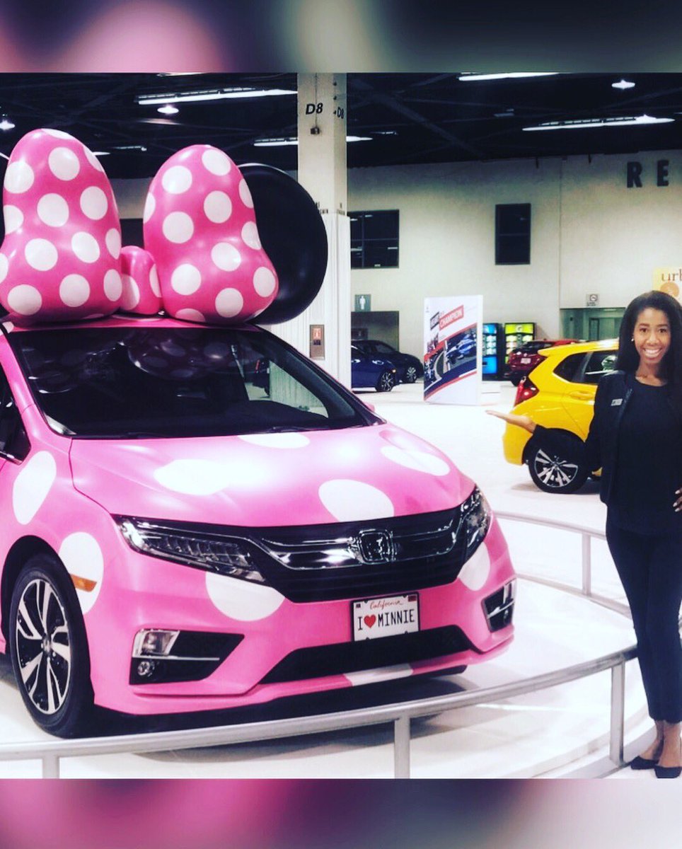LiaJamerson's tweet photo. I couldn’t think of a better way to kick off #NAIAS than at #Disneyland 🌴☀️Link to my full #EclecticChic #blog post is in the bio!
#anaheim #california #disney #autoshowlife #autoshow #innoutburger #shavedice #naias #anaheimpackingdistrict #travel #worldtraveler #blogger https://t.co/Q2aA7HqmHI
