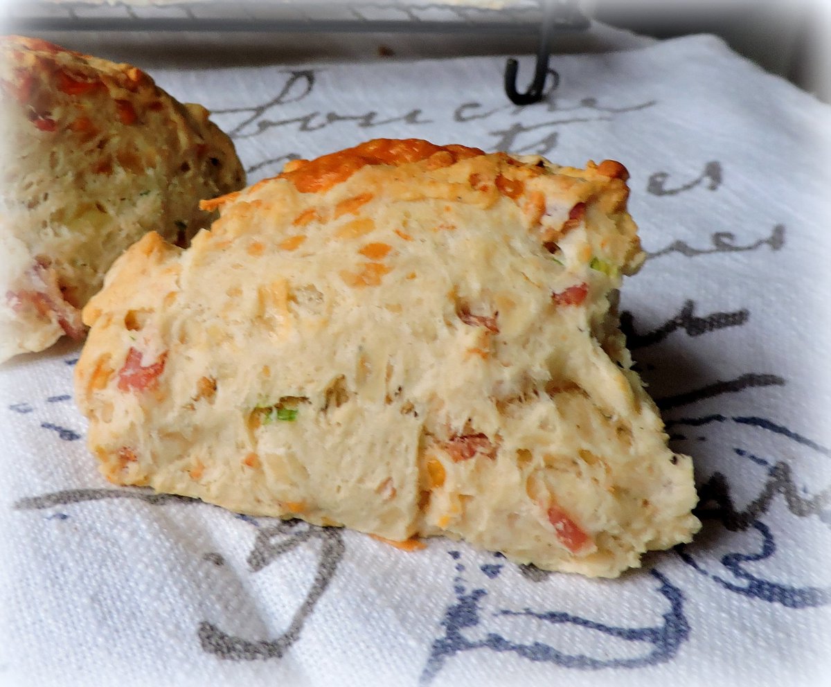 MarieRYnr's tweet photo. Cheese, Spring Onion & Bacon Scones. Look at the rise. Light. Fluffy. Delicious. https://t.co/sUGKSwYCXp #foodporn #scones #bake #recipe #delicious #cheesy #bacon #TeaTime #LetsEAT #foodtolove #moreish #letsbake https://t.co/IxMNtzZu0A