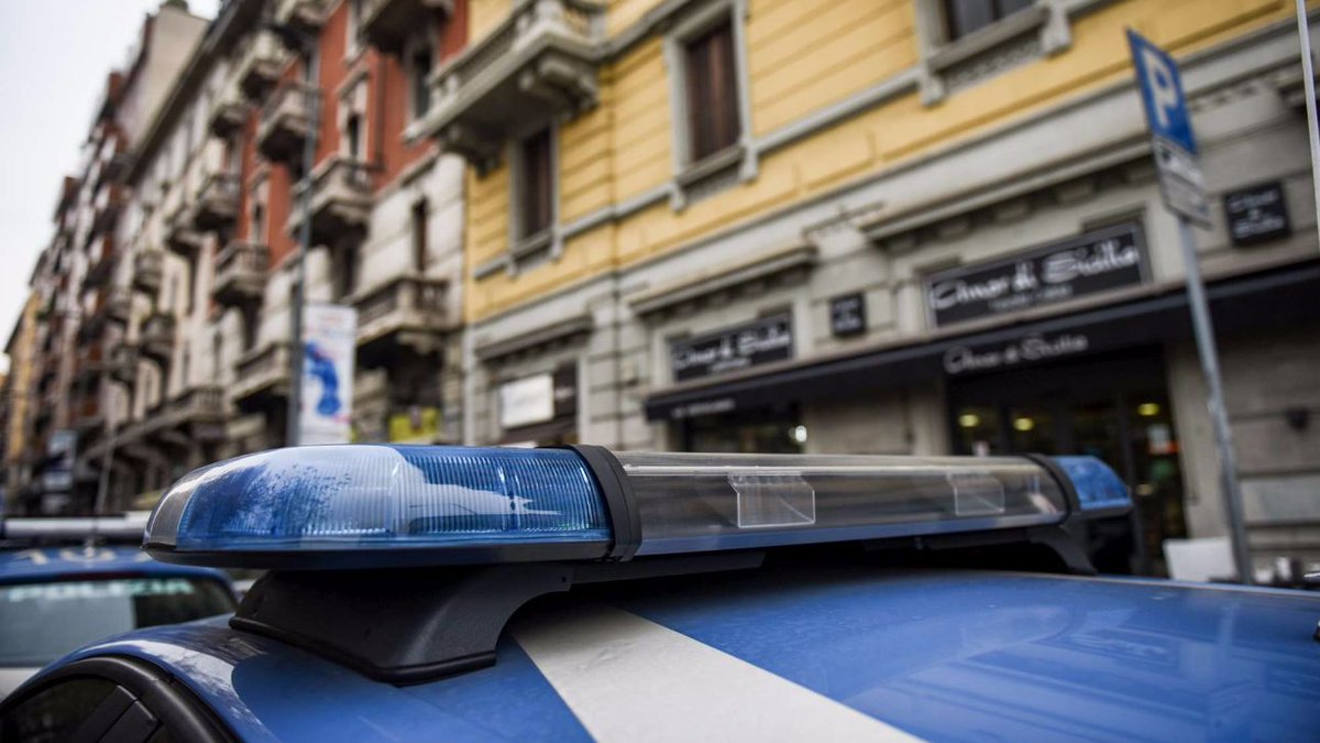 MediasetTgcom24's tweet photo. Milano, arrestato tassista abusivo:accusato di violenze su due donne #cronacamilano https://t.co/jSygyHV5y3 https://t.co/G6eKAcjRlA