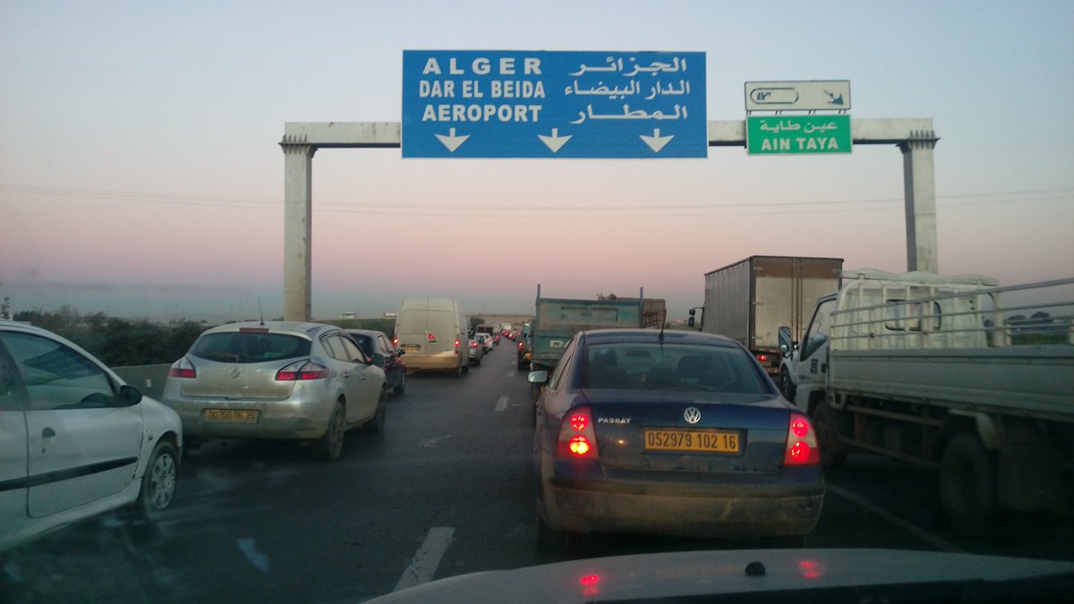 kdjdz's tweet photo. Embouteillage monstre à l'entrée d'Alger par Rouiba, à cause d'un barrage de gendarmerie.
Presque une heure pour parcourir 12 km.
#kebchfute @infotraficalg https://t.co/xGgG1AGGEA