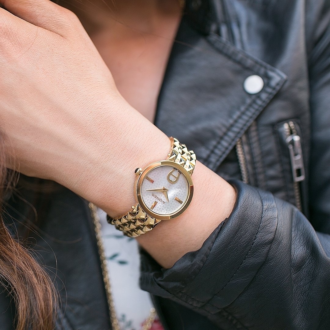 ParisGallery's tweet photo. A classic timepiece with a touch of modern from #aignerwatch
#RESETFW17 #Parisgallery https://t.co/H34CctBbCv
