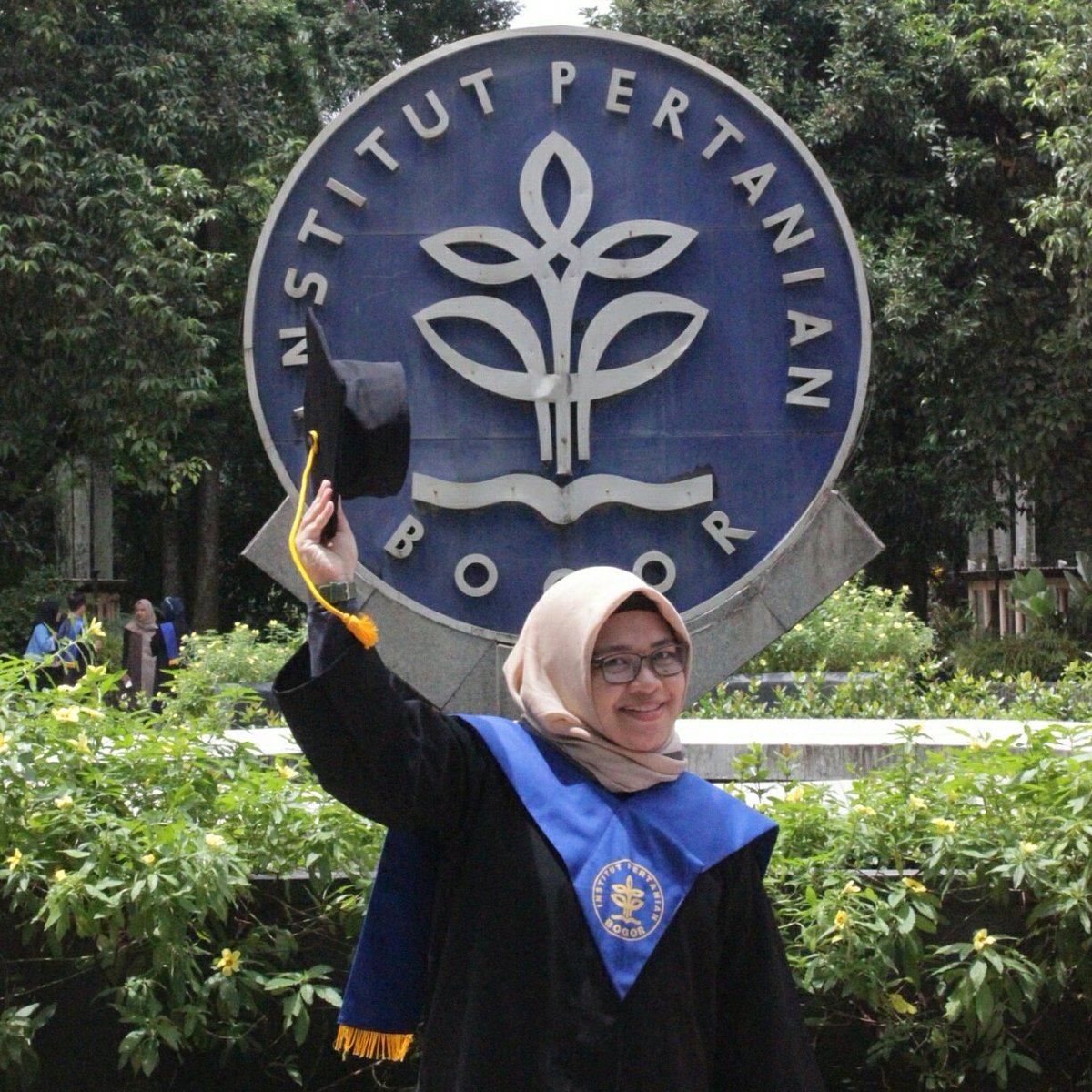 cescnurul's tweet photo. Alhamdulillah sah jadi sarjana kehutanan https://t.co/g6erqWmOKA