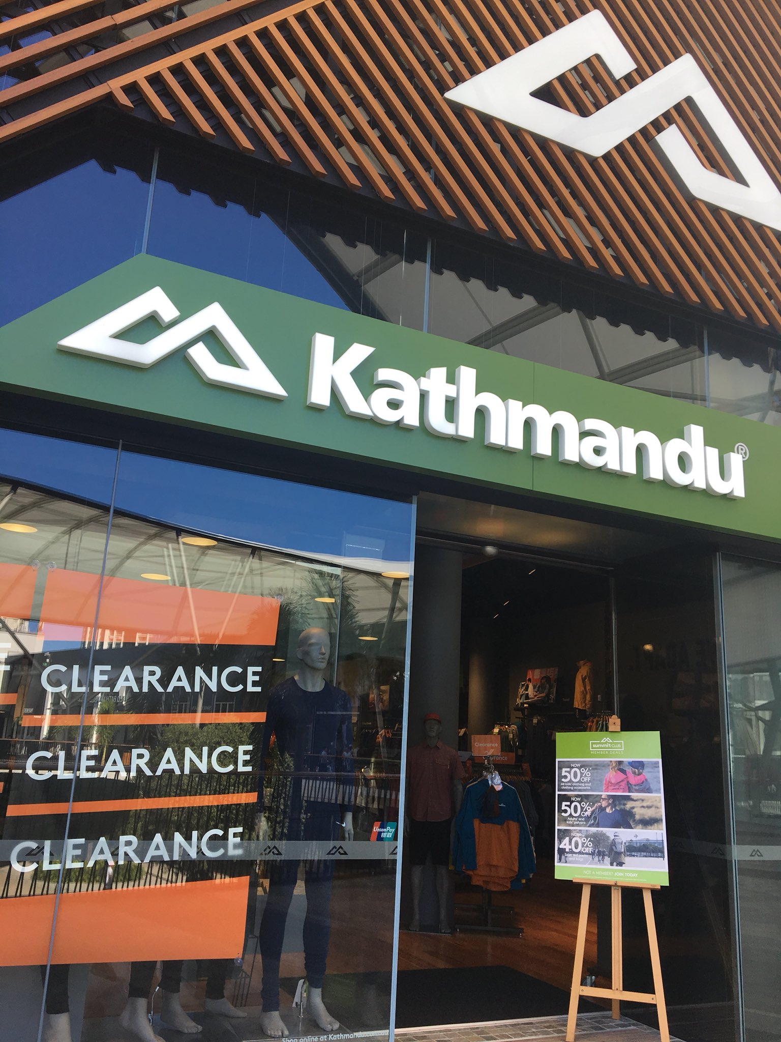 からゆう Yuta 行ったらクリアランスセールだった 帽子とウエストポーチ買った アウトドアショップのカトマンドゥ どんなショップか簡単に言ったら 日本発祥 モンベル ニュージーランド発祥 カトマンドゥ ニュージーランドとオーストラリアの