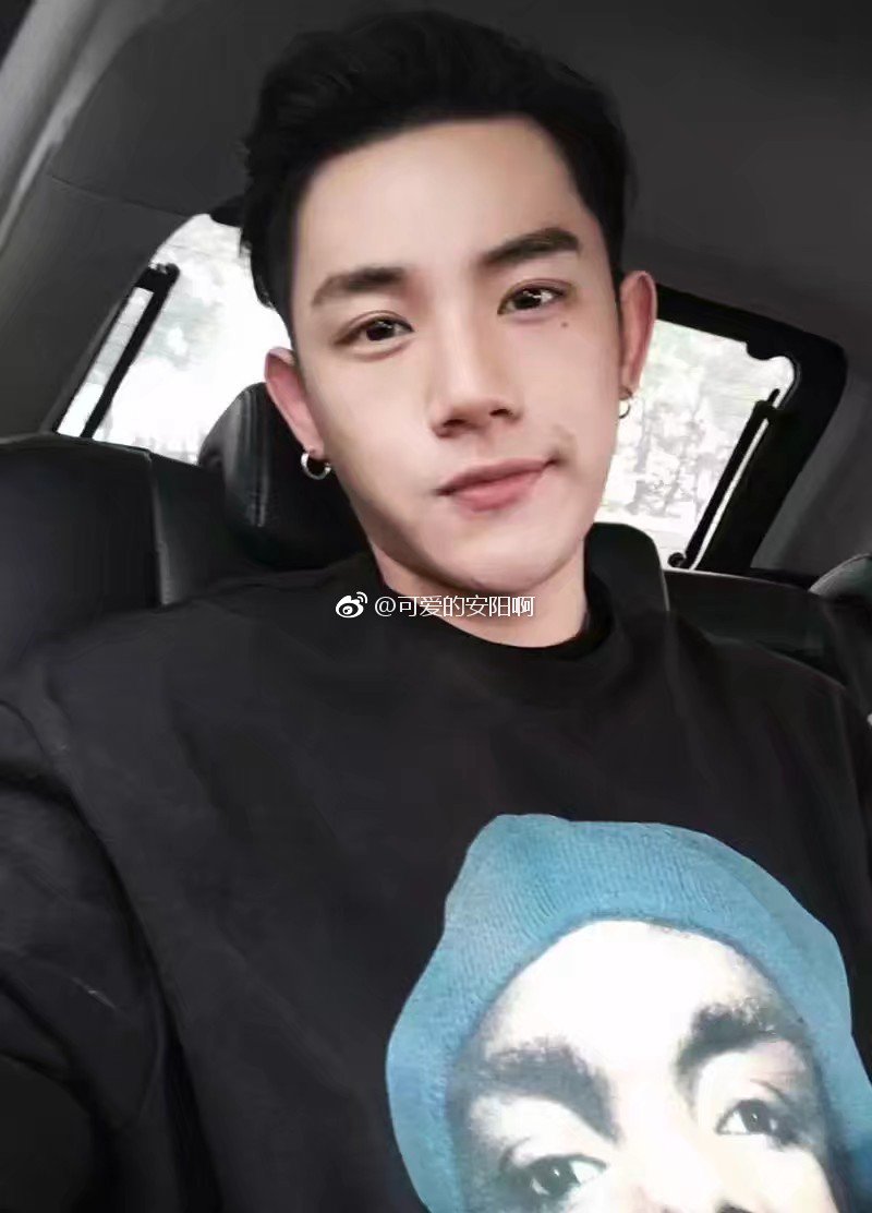formorluvr's tweet photo. ขอฝากก่านจุนด้วยนะคะ กรุบกรอบพอได้อยู่ 555555555+ หลงตั้งแต่คลิกเข้าไปดูคลิปแนะนำตัวเองเลยทันที 😂🧡💛 #IdolProducer #甘俊 #ganjun https://t.co/AxshAO6BzA