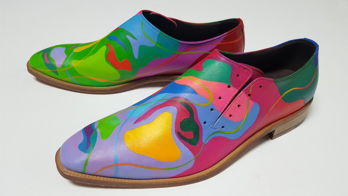 artiamjio's tweet photo. What an interesting canvas 👀 
#Collaboration #Mansole #oilpainting #art #artist #artwork #fabric #leather #shoes #portrait #davidbowie #design #visualart #contemporaryart #exhibition #jiyoungkim #studio https://t.co/8GOhpj71W7