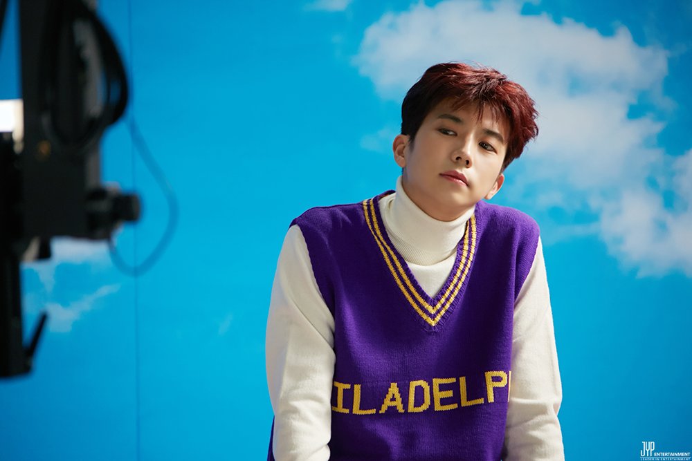 Vliveofficial's tweet photo. #2PM #장우영 #뚝 M/V 촬영 현장 공개! (Feat. #준케이, #찬성) 넘나 감성적이고 좋은 노래 '뚝'! 뮤직비디오는 이렇게 귀여워도 되는건가여.. 이 오빠는 혼자만 세월 역행중.. 연기 최고 노래 최고 미모 최고 장우영 ♥  https://t.co/7QzxsPCSHk https://t.co/22bIe3tGlf