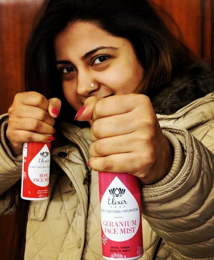 talksassybaby's tweet photo. Fighting my #winter woes with facial mists by @TheElixirShop 
Why you need to buy a facial mist right away https://t.co/dRR3oQAwpZ
#talksassy #skincare #BeautyEssentials https://t.co/xcpD7dHIc9