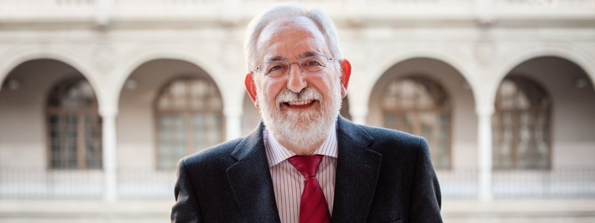 EmilioRector's tweet photo. Hola, esta es mi cuenta de Twiter para las elecciones a Rector de la Universidad de Murcia (@UMU). Os iré informando de la candidatura, del programa y demás a través de esta cuenta. Saludos muy cordiales. #rectorEmilio https://t.co/rc4cV5nwQC